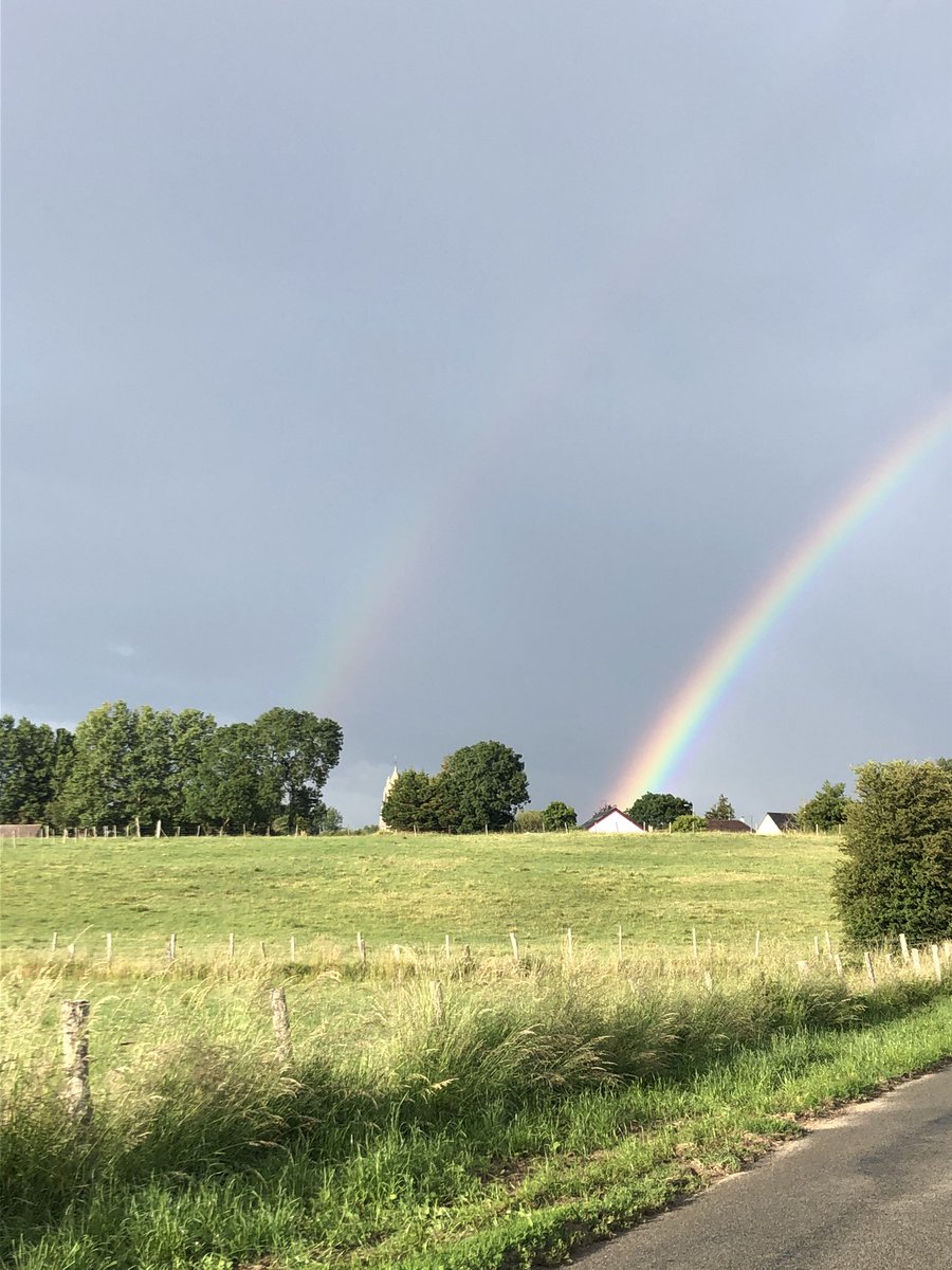 FabienHenocque's tweet photo. La France est belle parce qu’elle est cultivée !!!#Legacy #FrAgTw https://t.co/VFtuIUxj3G