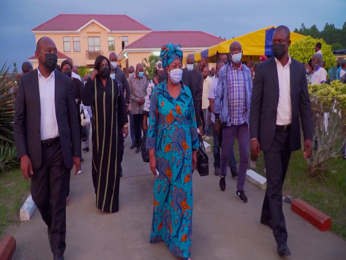 MCRTV_NF's tweet photo. Participation de Madame Antoinette SASSOU NGUESSO aux Funérailles de MOE MAKOSSO IV - MCRTV A VU
» Lien de la vidéo 👉https://t.co/zPBDFoYk3Z

» Abonnez-vous à notre chaîne sur YouTube : https://t.co/tW4Y3nODo5
» Rejoignez nous sur Facebook :  https://t.co/zK4g8sFIZ0 https://t.co/op7vOhBsIh