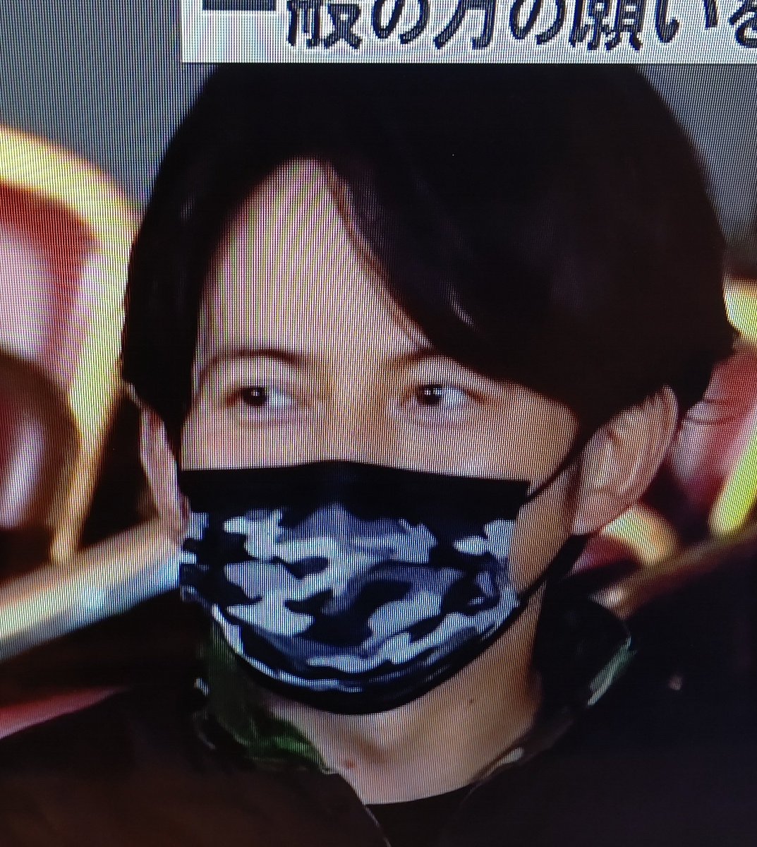 shiei0727's tweet photo. いまテレビ見てるけど、岡田くんのマスクは台湾CSD中衛マスクではなさそうですが...
CSDという刻印なさそうですね...
#岡田准一 
#柄マスク
#中衛 https://t.co/lzNjJvqgsf