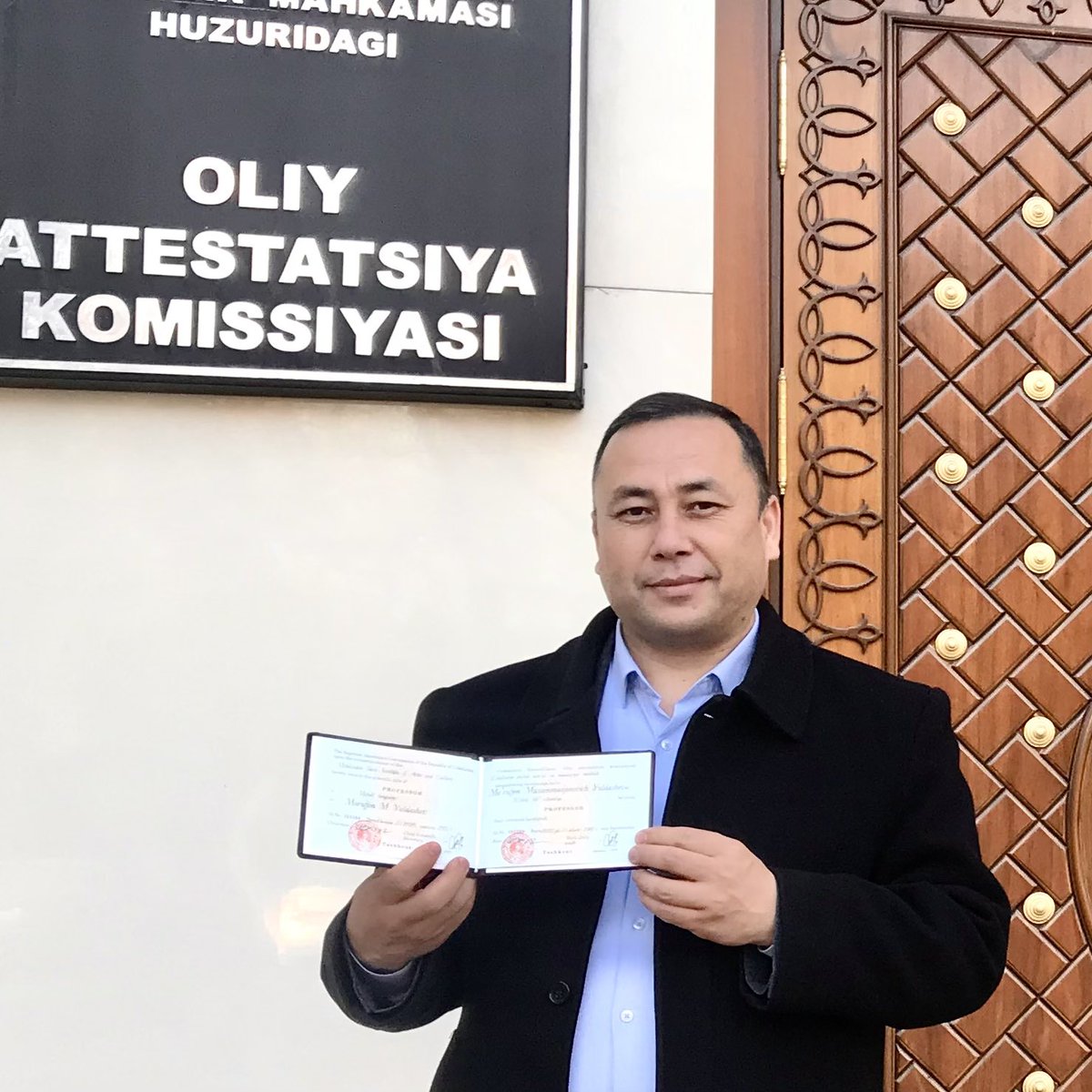 mrfcny's tweet photo. Bundan sonra yazacağımız makalelerde, kitaplarda ismimizin önünde Prof. Dr.  yazısı olacak. Şu an bunun sorumluluğunu yaşıyorum. https://t.co/Dc1hNFBoOA