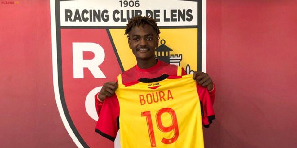 RCLAcademy's tweet photo. Le voici, le voilà ! 
Félicitations @boura_ismael c’est totalement mérité ! https://t.co/Gm008umRwE