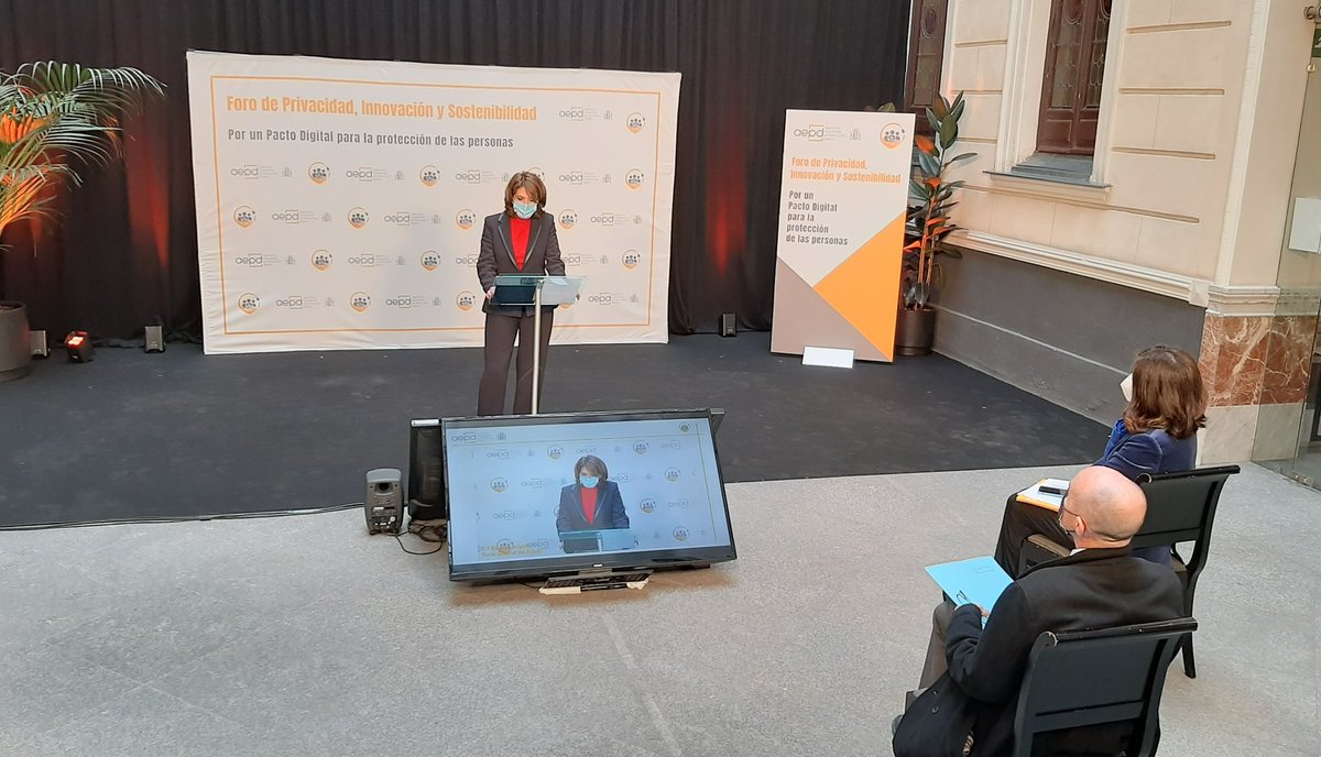 AEPD_es's tweet photo. Dolores Delgado (@fiscal_es) destaca en el #ForoPactoDigital la colaboración y cooperacion entre la Fiscalía y la Agencia en la defensa de la privacidad y la lucha contra la violencia digital. #PactoDigitalAEPD https://t.co/3tZ6q2B1JP