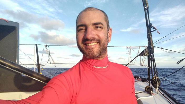 Th_Braillard's tweet photo. Il y a 2 vainqueurs du @VendeeGlobe : #YannickBESTAVEN et celui du ♥️,@sailingdamien qui vient de franchir la ligne d’arrivée.Médaille d’or à @Rio2016 à la voile, ce que vient de réaliser cet athlète para, est tout simplement extraordinaire. Respect.@FRAparalympique @GroupeAPICIL https://t.co/5O6n2froBt