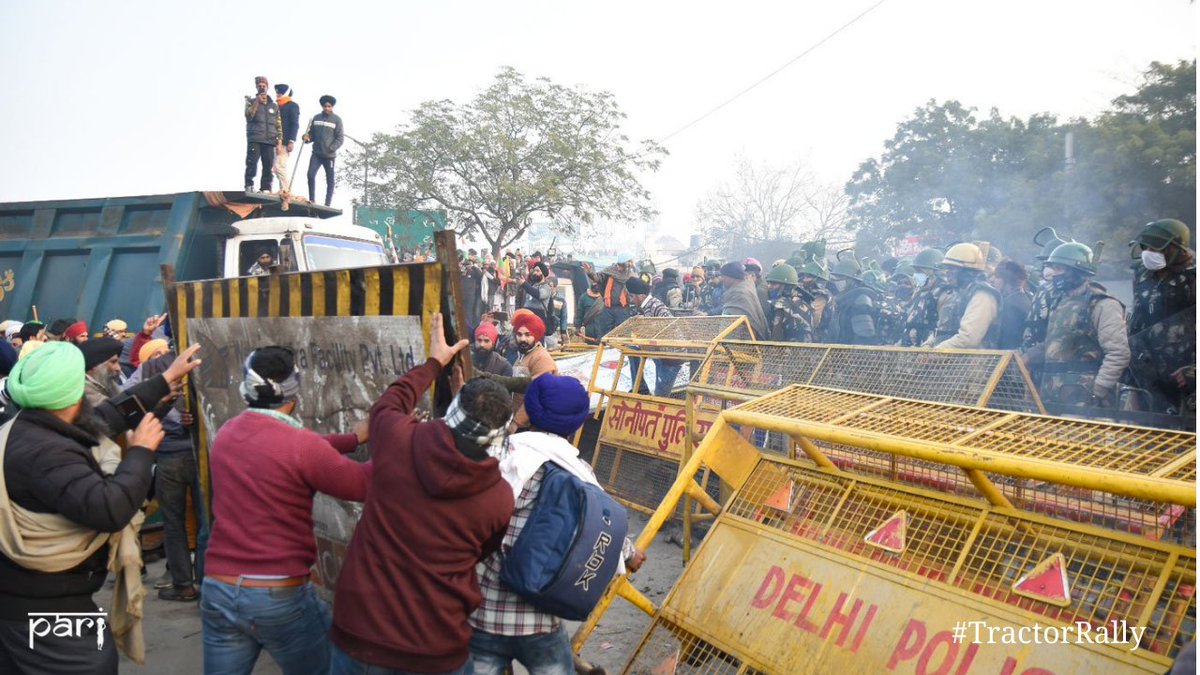 Around 7:50 a.m. at the Singhu border: A group of farmers keep continuing breaking barricades, while police stand beside watching them. The path from Singhu to Delhi for the tractor parade was predetermined and approved by the police. But these groups took a different route. 4/n