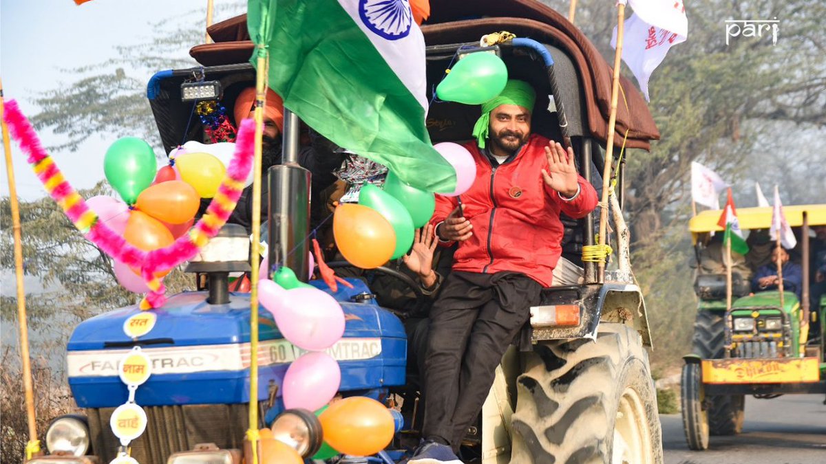 Around 9 a.m., roughly 5 kilometers from the Singhu border: A farmer acknowledges us with a smile and wave, the tractor he sits on decorated with coloured papers and ribbons. 6/n