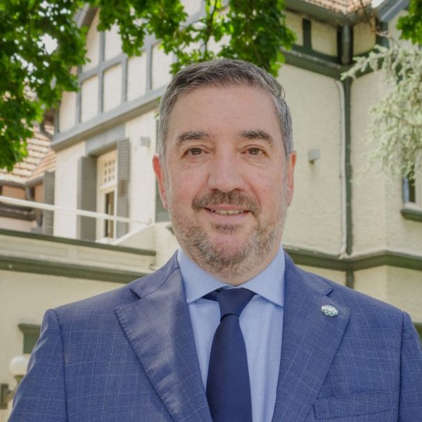 "AULA CAVILA es un espacio donde se generan proyectos y sinergias para generar e intercambiar conocimiento. En la pandemia tomó mayor relevancia permitiendo que los referentes de cada institución compartieran experiencias" <a href="/RectorUNNOBA/">Rector UNNOBA</a> en #BoletinYuste

☑️bit.ly/3iU3pys