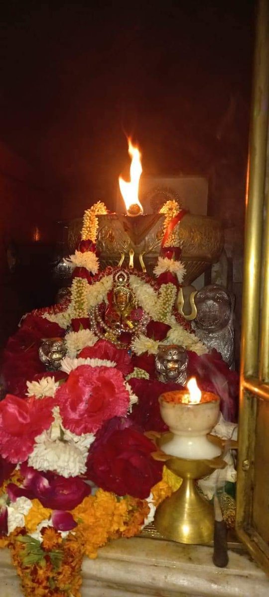 The_varun_patel's tweet photo. આજે પોષી પૂનમ એટલે જગતજનની મા આદ્યશક્તિ અંબા નો પ્રાગટ્ય દિવસે માં અંબા દરેક ભક્તો ની મનોકામના પૂરી કરે એવી પ્રાર્થના..!

માઁ નવ દુર્ગા આપ સૌના પરિવારમાં સુખ, શાંતિ, સમૃધ્ધિ, સંપત્તિ અર્પે એજ માં ભગવતી ના ચરણોમાં પ્રાર્થના...

#JayAmbe 
@TempleAmbaji https://t.co/77lCApQiad