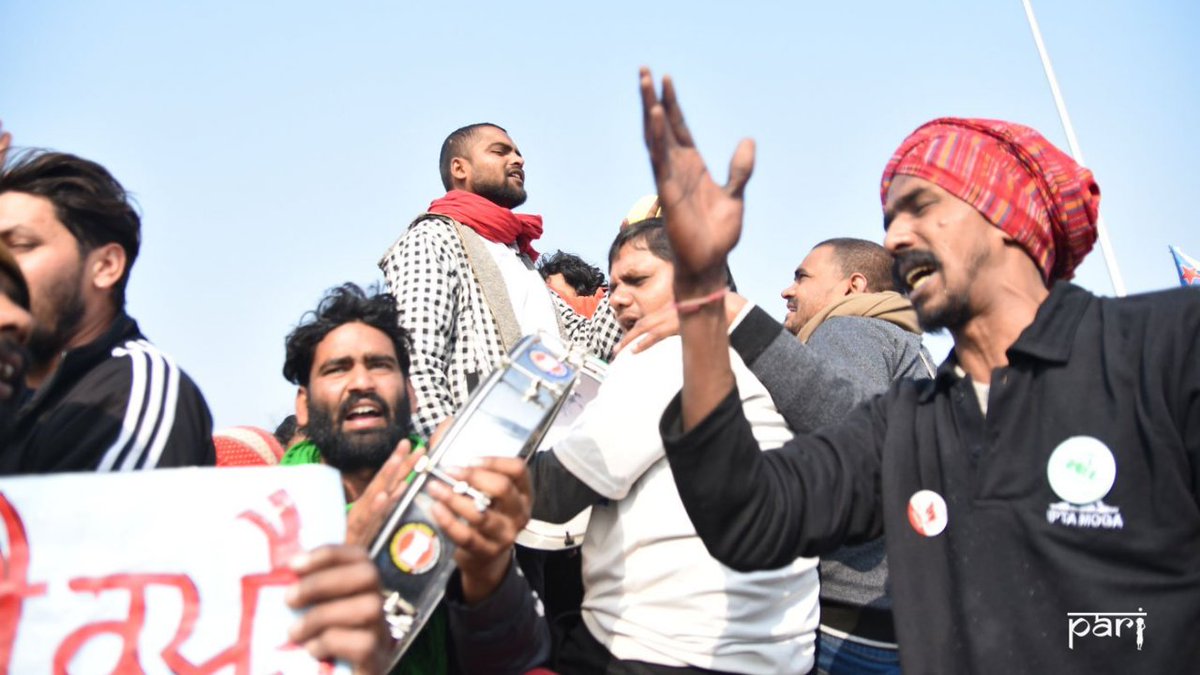 Around 10 a.m., roughly 8 kilometers from the Singhu border: A group of farmers sing and play the dafli while moving on tractors along the designated parade route. 8/n