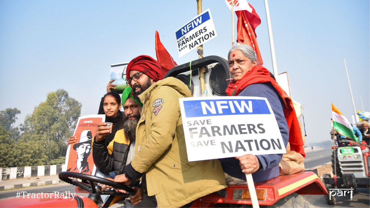 Around 10:10 a.m., roughly 8 kilometers from the Singhu border. A farm family on a tractor along the parade route, holding placards that say 'Save farmers, save nation'. 9/n