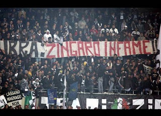 david270909's tweet photo. Fanno la morale a @Ibra_official con i loro scudieri che scrivono per la carta stampata con la sciarpa addosso. Fate pure vi rimetteremo comunque la testa nel cesso. #sistemamarcio https://t.co/wEayeW7Io5