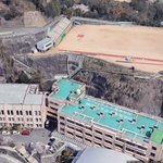 異常な学校？校舎の屋上から山上の校庭にアクセスする学校!