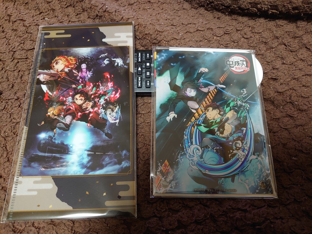 さくら 今日は ローソンで鬼滅の刃無限列車編の前売り券に付いていたグッズの受け取りに行ってきました ᴗ チケットクリアファイルとアクリルスタンドプレート 映画始まる前は煉獄さんをそこまでては無かったのでタペストリーは買ってなかったの