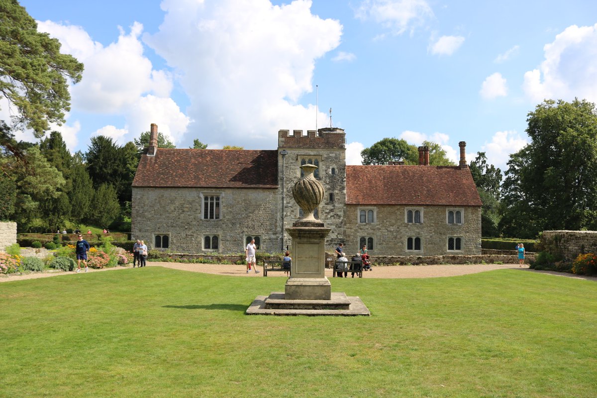 PhotographySvj's tweet photo. Thursday throwback to this idyllic house and gardens @NTIghthamMote @nationaltrust @southeastNT 
#throwback #Summer #gardens #IghthamMote #NationalTrust #woods #yellow #flowers #sunshine #idyllic https://t.co/hMkflDu3Sf