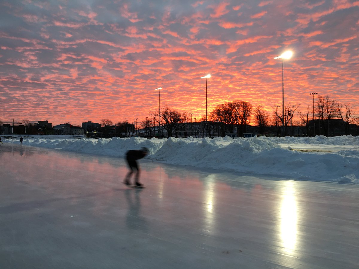 NSMSSC's tweet photo. Rise and shine it’s skating time.
#Halifax #EmeraOval #SpeedSkating #SunRise https://t.co/NjtMow4b0z