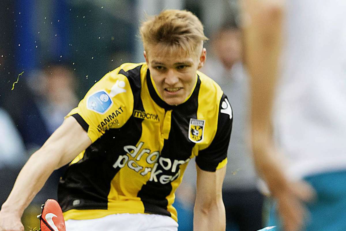 2018/2019Vitesse39 games3,288 mins11 G12 A2.4 shots p/g80% pass success p/g3.5 key pass p/g2.9 dribx/G & x/A not available #FPL  #FPLCommunity 6/17