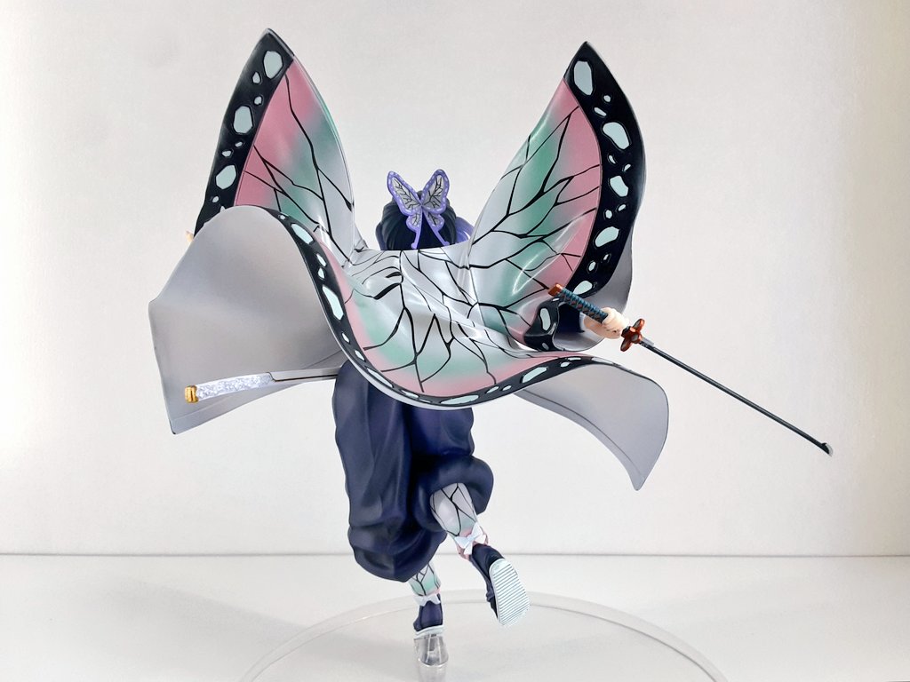 イワ雄 Iwao ギャルズシリーズ 鬼滅の刃 胡蝶しのぶget 現状 しのぶフィギュアの中では圧倒的に一番の出来だと思います 羽織の浮遊感 女性らしい繊細な佇まい 美しいです 見本では感じ取れなかったディテールが素晴らしいです 特徴的な日輪刀と鞘