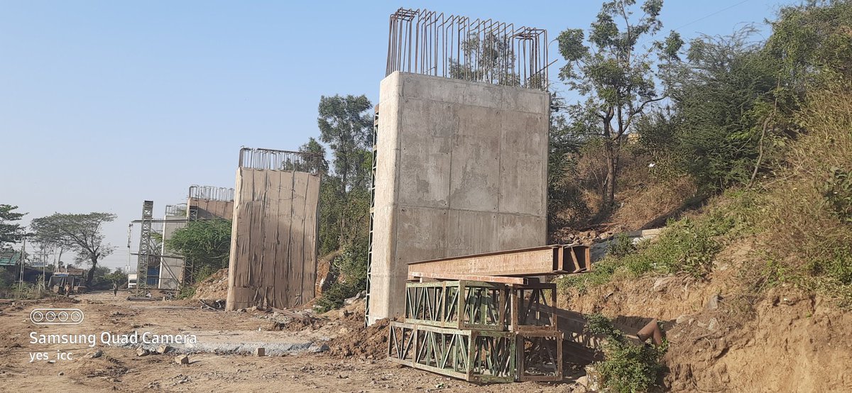DevelopedSurat's tweet photo. #6_Lane #Fly_over_Bridge work @ #Saroli , on #OlpadRoad
#ઓલપાડ થી #સુરત_ની_એન્ટ્રી માં , #કેનાલ , #સાયણ_ઇચ્છાપોર #હાઇવે & #હઝીરા_રેલવે_લાઈન ની ઉપર
#સરોલી & #જહાંગીરપૂરા ની વચ્ચે 3 + 3 #6_લેનનો #ફ્લાય_ઓવરબ્રિજ બની રહ્યો છે.
#Gujarat #RanderZone #yes_icc Clicked by #FenilThakkar https://t.co/1WS7lgXvEG