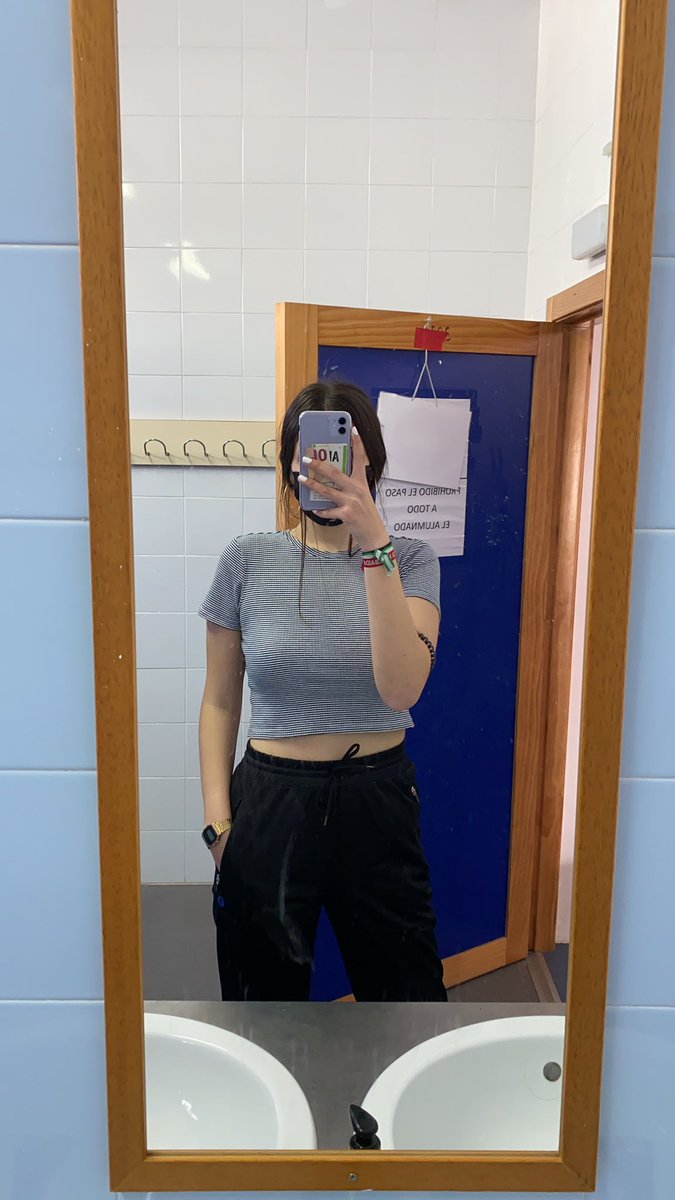 sancheezzrp's tweet image. estaba en clase de educación física y el profe me ha sentado por llevar esa camiseta ... yo paso d este instituto