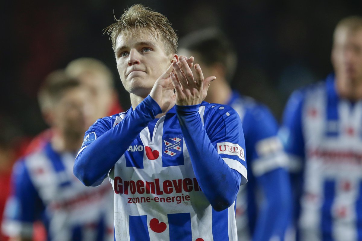 2017-2018Heerenveen24 games2,079 mins2 G1 A2.1 shots p/g81% pass success p/g1.9 key pass p/g2.8 drib p/gx/G & x/A not available #FPL  #FPLCommunity 7/17