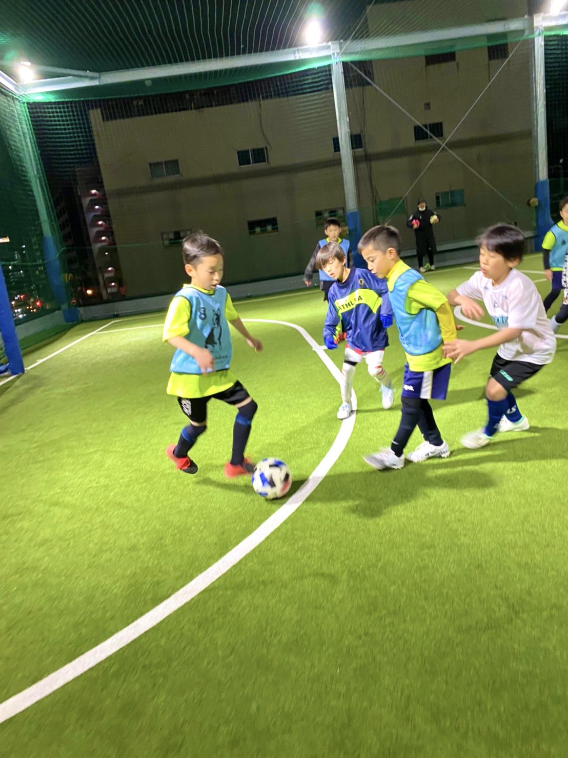 Fcporta 小学生サッカーチーム 水曜日 平日トレーニング 技術力を上げる基礎ベーストレーニングから対 人に対しての攻守 そしてデザインされたトレーニングを積み重ねることで 選手たちの成長の伸び代は まだまだ伸びます 詳しくはfacebookにて
