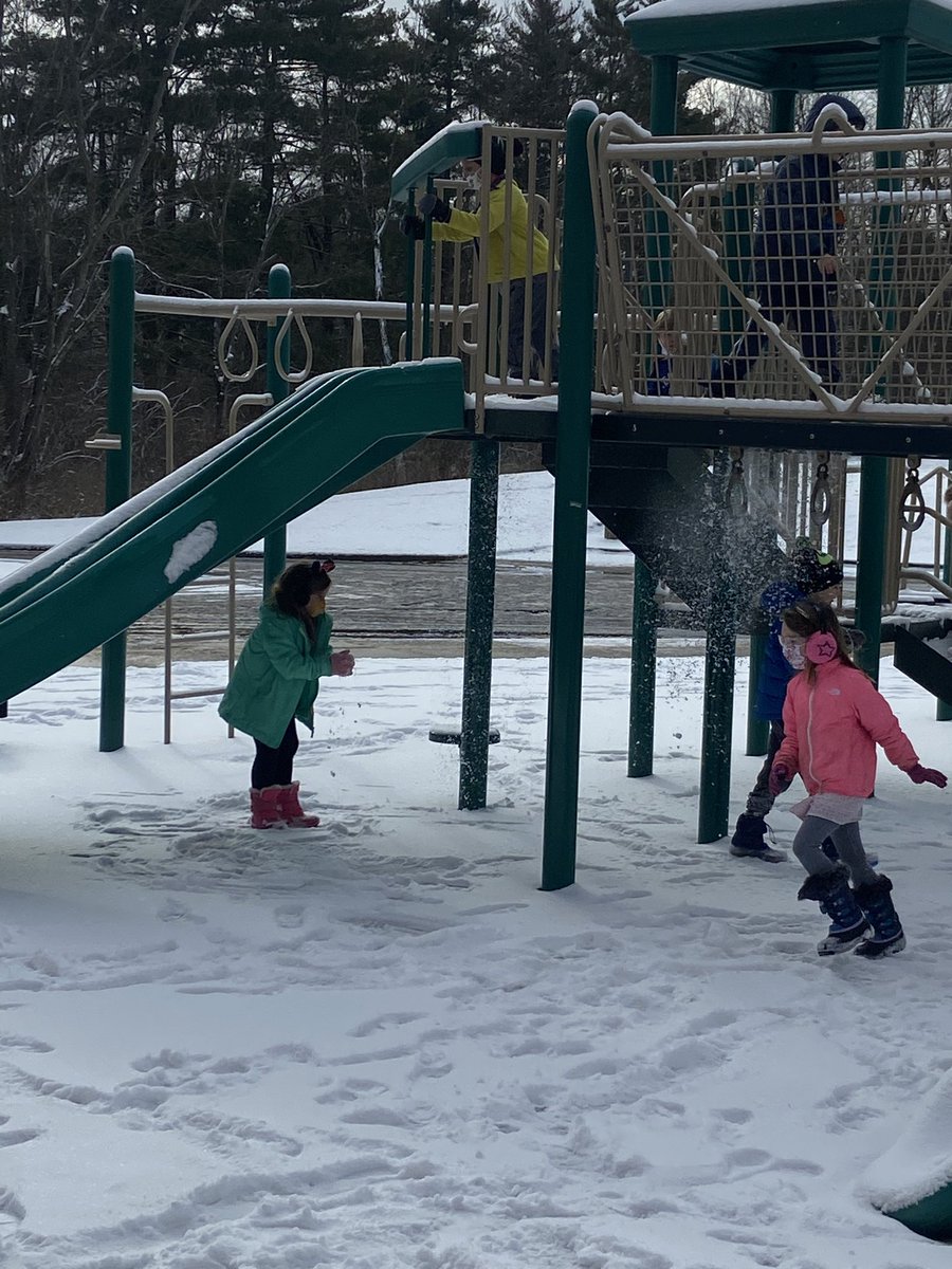 stacycookradu's tweet photo. When it snows!!!! https://t.co/WOYlv8OF81