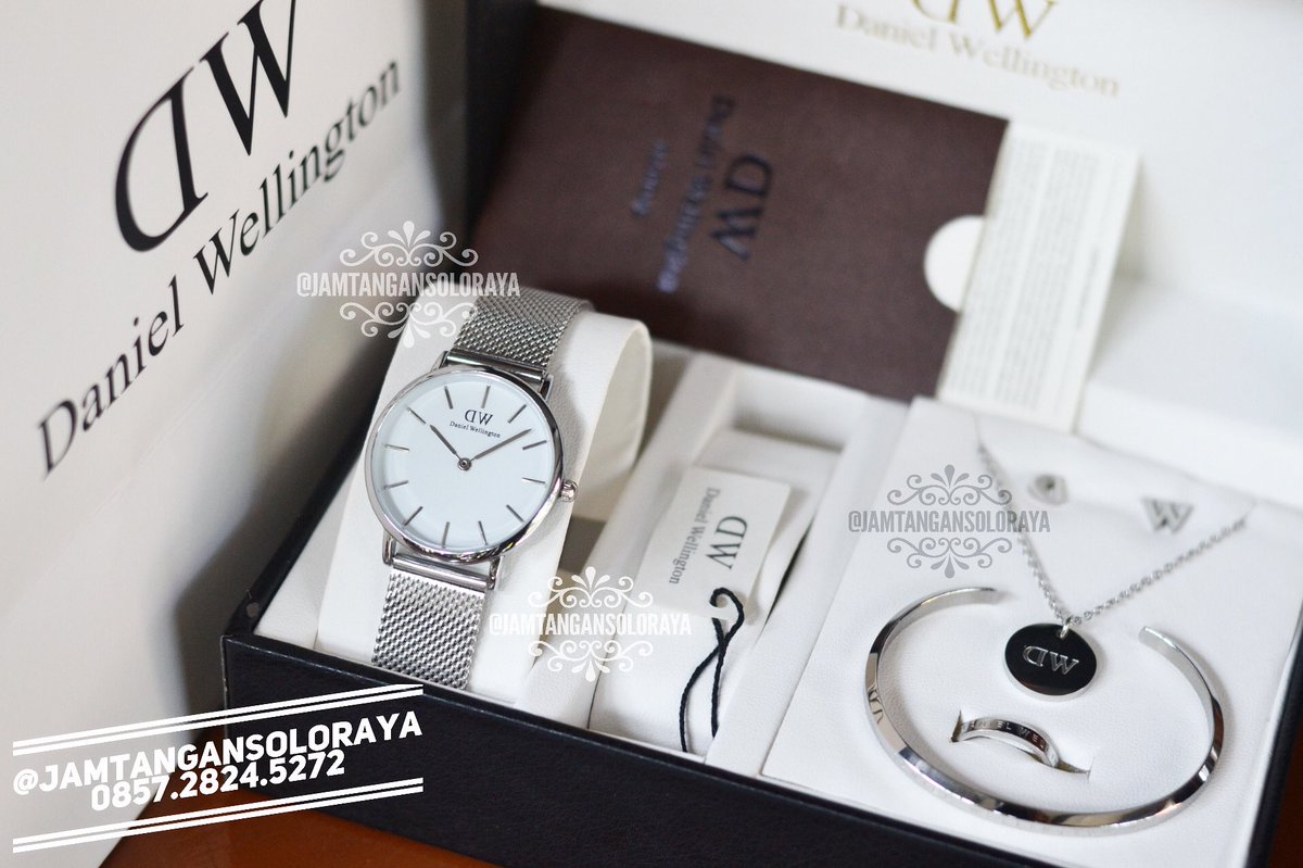 jamtanganSOC's tweet photo. @ajasasaibayas Cus kak beli jam tangan di @jamtanganSOC jam cowo/cewe/couple dari rantai kulit karet model casual maupun sporty ada semua lhoo! 
Bisa shopee juga✨

Yuk cek katalog kami yang lain di: 
https://t.co/kMbVSgJTA2 https://t.co/iPg0L2CvaT