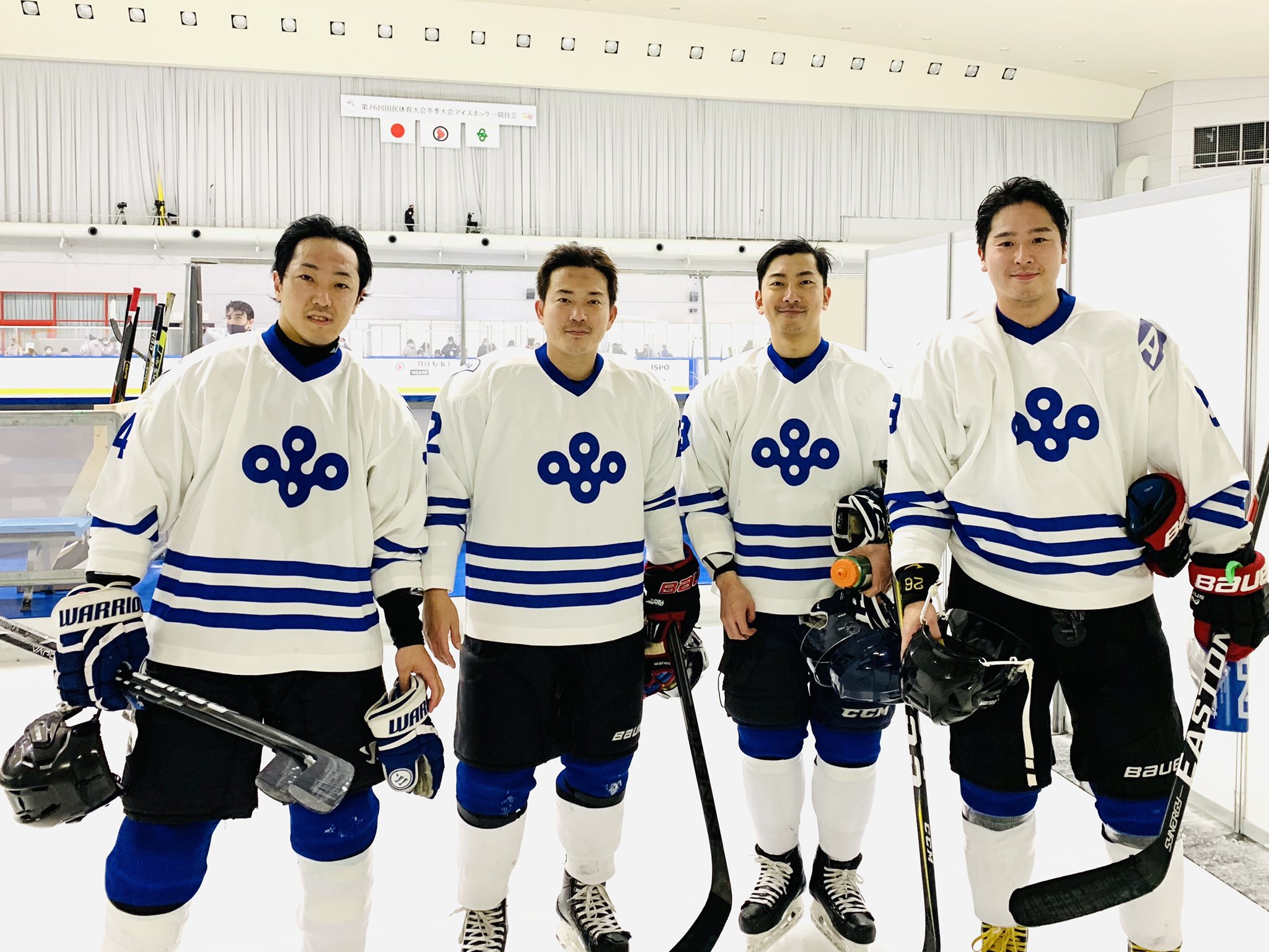Breakaway アイスホッケー情報誌 愛知国体 元アジアリーガーたちも参加している成年の部 強豪を撃破した大阪にはこの4人が 左から江端勇人選手 元クレインズ 外崎潤選手 元クレインズ 篠原優平選手 元フリープレイズ 羽刕銘選手 元