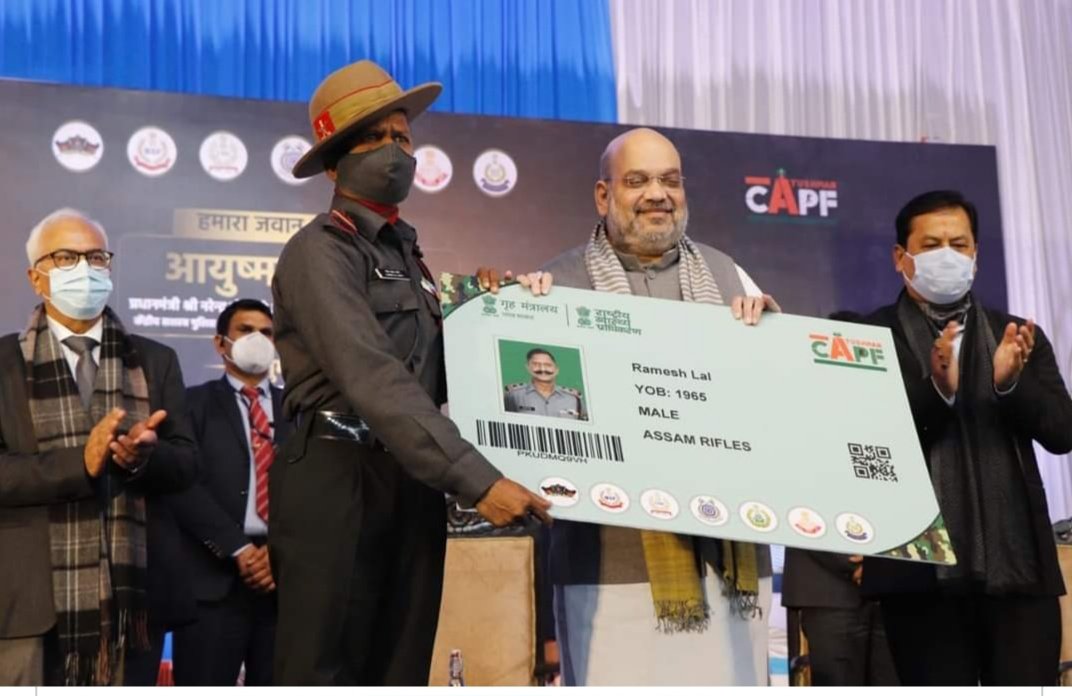 SohanSinghNeg10's tweet photo. What a Machination? When AR personnel r entitled for medical treatment in service hospitals like Army then what was d necessity to bring them under this scheme introduced for poor people.Why this advertisment like a mercantile agency @AmitShah @narendramodi #EndDualControlOfAR https://t.co/jDHRzmfaqH