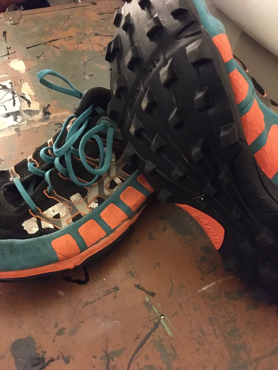 With very short notice of deliveries and one of the two vaccines having a shelf life measured in hours not days, we’ve had to be quick on our toes! A few folk have asked how we’ve been so successful at calling thousands of patients in at short notice...here’s another thread! 1/4