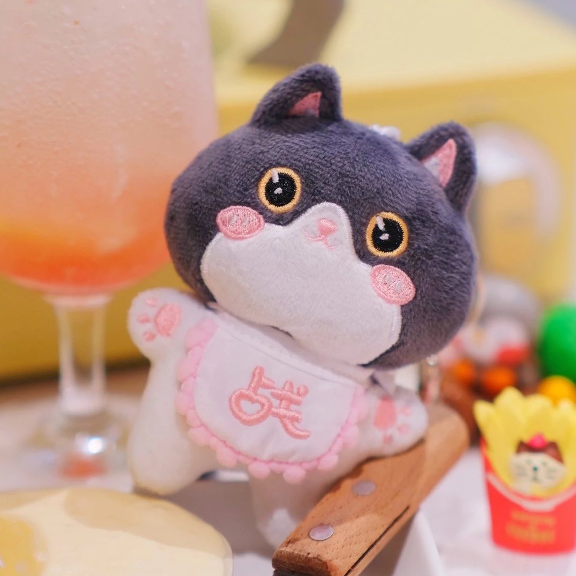 mdstore_th's tweet photo. #MDpreorder 〰️ DB13

🐱 เจียนกั่ว (ตัวแมว+ผ้ากันเปื้อน) 10cm
🐟 ตัวละ 280 บาท (เก็บรอบเดียว)
📮 ค่าส่งในไทย REG 40 / EMS 60
⚠️ ปิดรับ 5 ก.พ. เวลา 17.00 

🛒 https://t.co/x8UkFLnOWf
👆🏻 สั่งซื้อกรอกฟอร์มหรือ DM 📩

#ตุ๊กตา10cm #ตุ๊กตาเซียวจ้าน #ตลาดนัดเซียวจ้าน https://t.co/hcpYVmXHbD