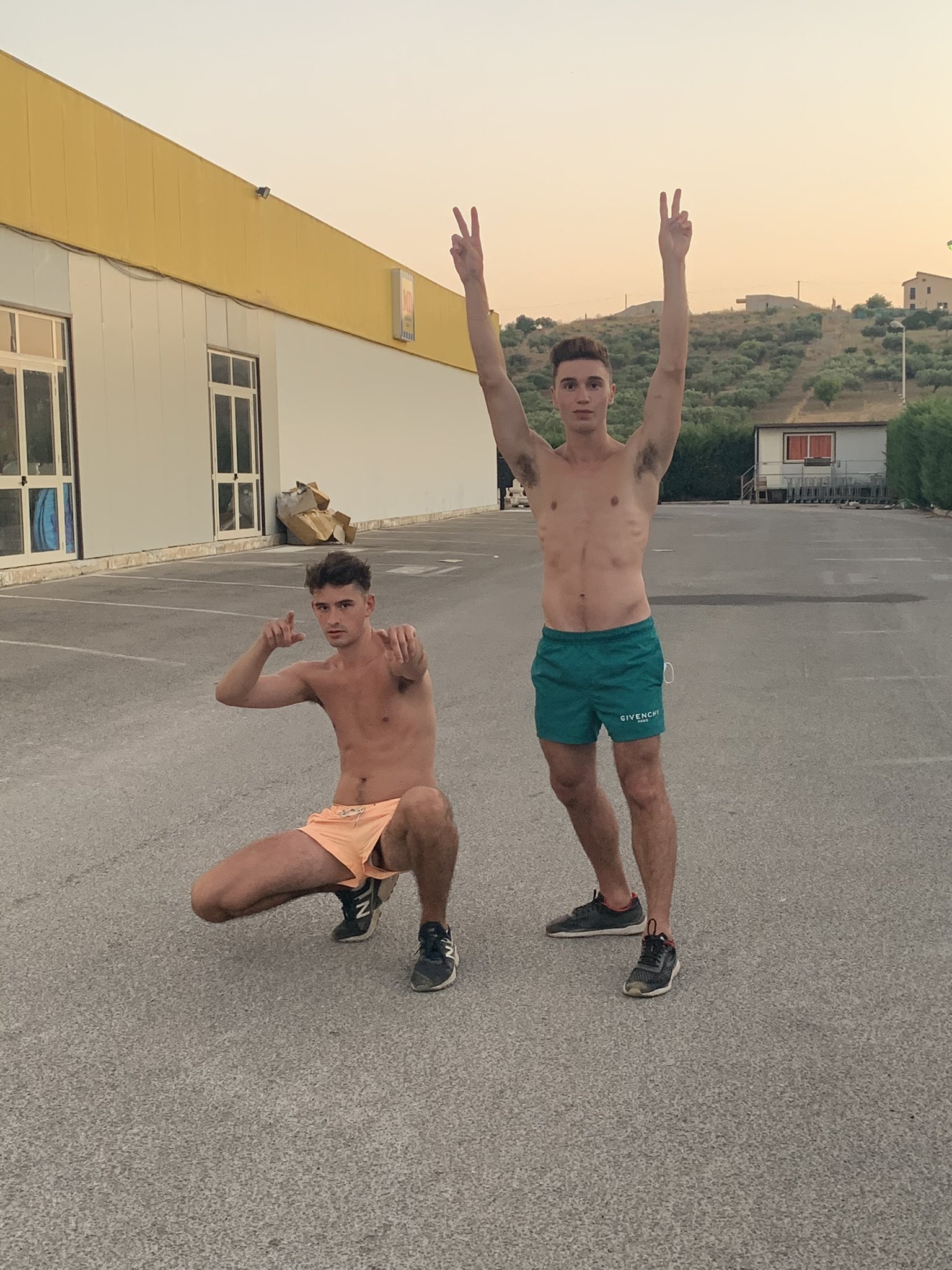 1 pic. RT if you wanna travel with us ???? we are planning a few trips soon! where would you like to