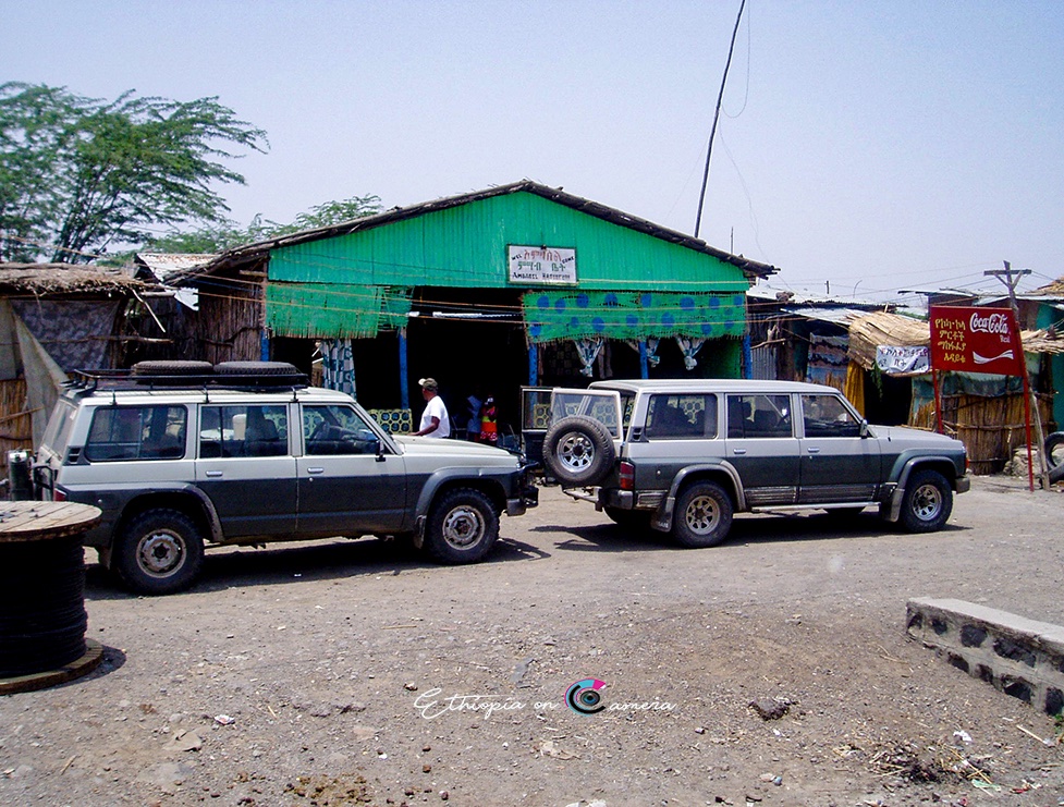 Ethioncamera's tweet photo. When going on a road trip towards #Gewani, #Asaita #Dessie etcβ¦ Stop over at #Awash Mille and treat yourself and your friends to a mind blowing tegamino shiro at βAmbasel Restaurantβ and amazing #coffee on the roadside. Youβll 100% be back for more.β¨β¨#VisitEthiopia https://t.co/fFWEKuOCgu