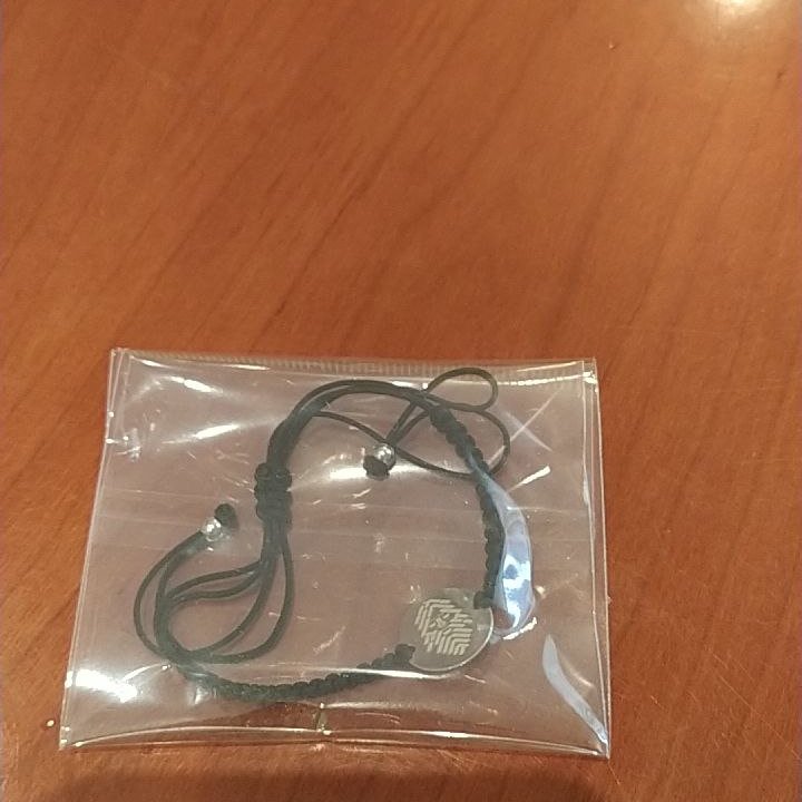 MisterZeusDj's tweet photo. @FRE3_LAND Jajaja gracias free!!
Por cierto, tengo una pulsera que igual le gusta a tu pareja 😉 https://t.co/oNTNJDpnto