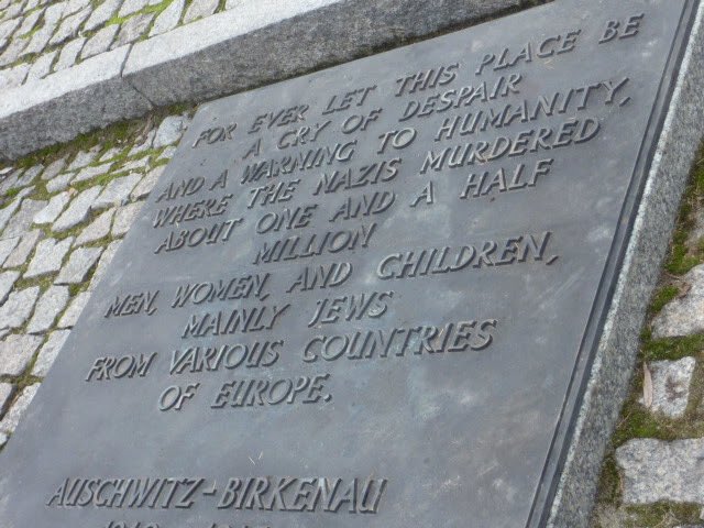 Hooperanne's tweet photo. This is a place everyone should see. #NeverForget ⁦@Martina⁩ ⁦@AuschwitzMuseum⁩ #HolocaustRemembranceDay #Irejecthate https://t.co/PKv4oisRrB
