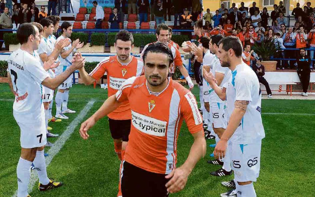 NumerosGrana's tweet photo. Tal día como hoy pero de 2011 (10 años), el Real Murcia se proclamaba campeón del Grupo IV de Segunda B tras caer el Sevilla Atlético frente al Cádiz, lo que le aseguraba a los pimentoneros la primera plaza. Ese día el Caravaca hizo el pasillo al Real Murcia.

#EfemérideGrana https://t.co/gctmoHq6ZM