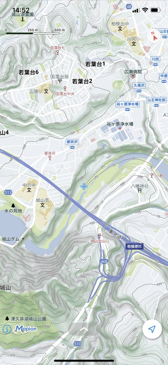 pededeck's tweet photo. マピオンに新たに追加された「地形図」。これは凄い。マピオンデフォルトの等高線は50m間隔と無いようなもので地形把握は弱点だったが、これは陰影＋5m間隔等高線と本格的な地形図（画面回転と連動して下向きの斜面が暗くなる）。かつて存在した3D地図とは異なり都市部の地形も一目瞭然になっておる。 https://t.co/OXc6kMzmjn