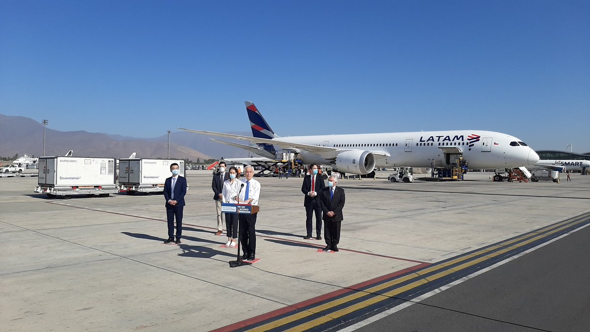 HOY presenciamos un nuevo hito en la lucha contra el #COVID19: La llegada de 2 millones de vacunas Sinovac desde Pekín hasta el aeropuerto AMB, de la mano del <a href="/GobiernodeChile/">Gobierno de Chile</a>