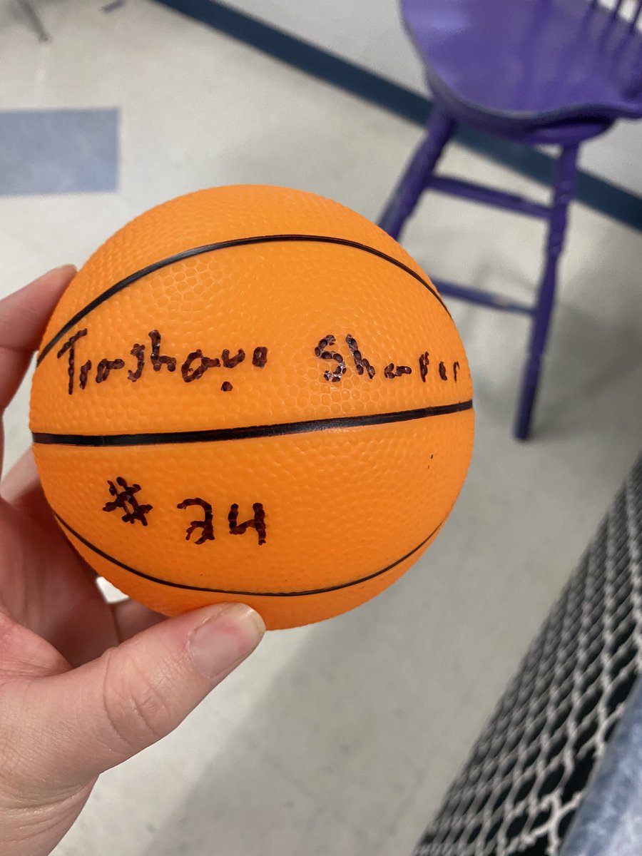SStillionCCSD's tweet photo. Sorry folks, I got the first autograph! 🏀🐾
Last night Trashaun pulled through with a half court shot, putting the game into overtime. The 7th grade Cats took the W! Way to go, T-Shave! https://t.co/PMvEs9X1Wk