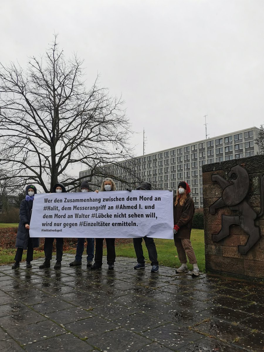 Wer den Zusammenhang zwischen dem Mord an #Halit, dem Messerangriff an #AhmedI und dem Mord an Walter #Lübcke nicht sehen will, wird nur gegen Einzeltäter ermitteln. Solidarische Grüße nach #Ffm #solimitahmed #KeineEinzeltäter