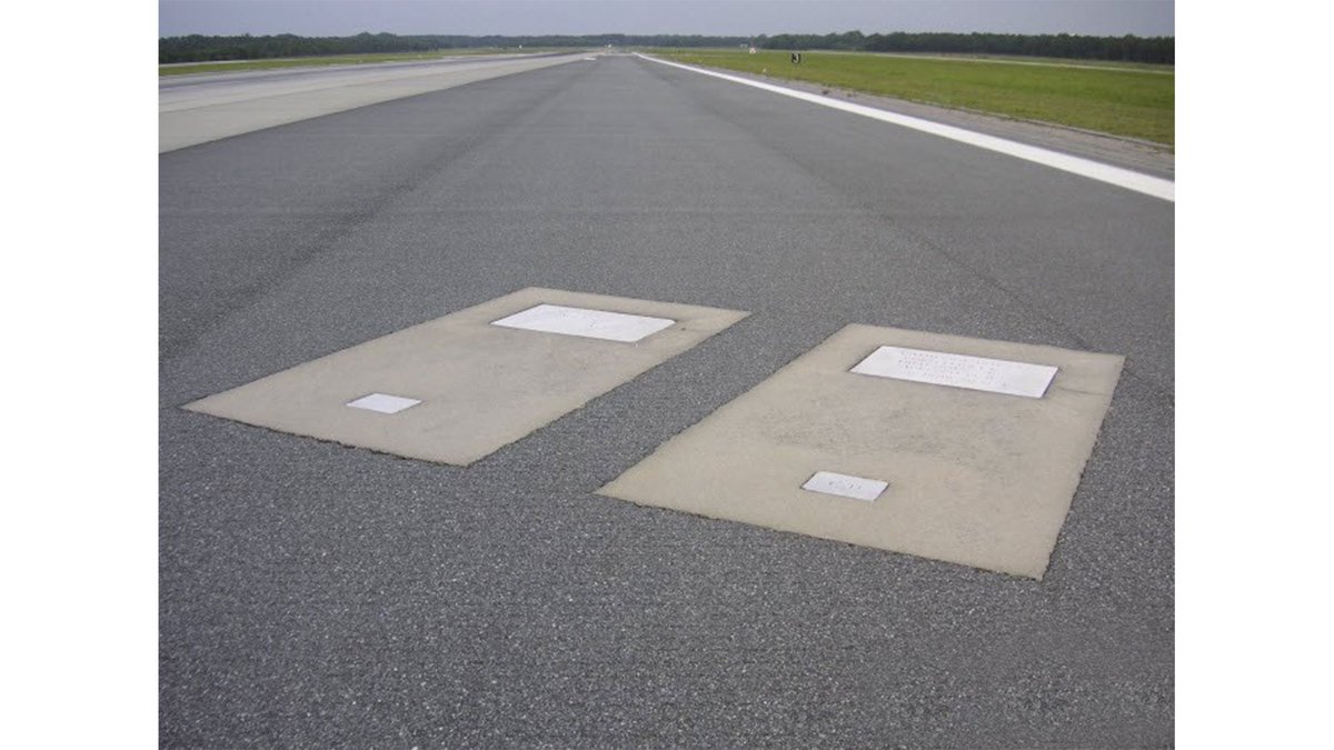 Graves on a runway in Georgia. Google it. https://t.co/wTJOlSF7J7