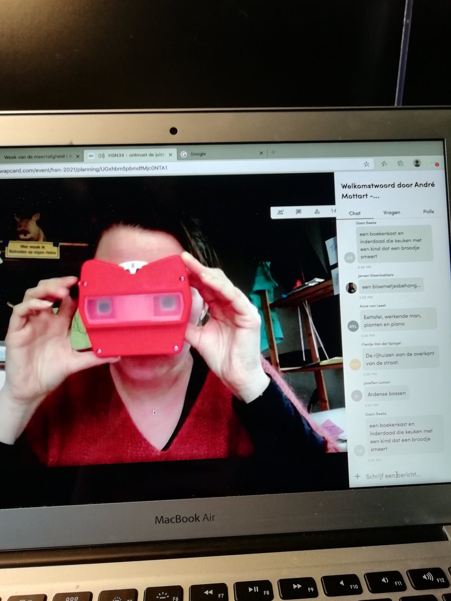 JokeVrijders's tweet photo. 'niet de duur telt maar wel de diepte van de uren die we met elkaar delen' #maudvanhauwaert #HSN34 #gedichtendag met viewmaster https://t.co/4g2yCCfTJA