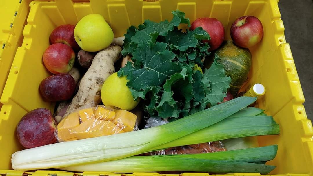 Two weeks left of the Deep Winter CSA share and we are almost sold out!  Register now to pick-up nutritious, local produce the weeks of 2/1 and 2/15.  
The share is a tasty mix of root veggies, greens, apples, pears and more.
See farmerdaves.net for more info.