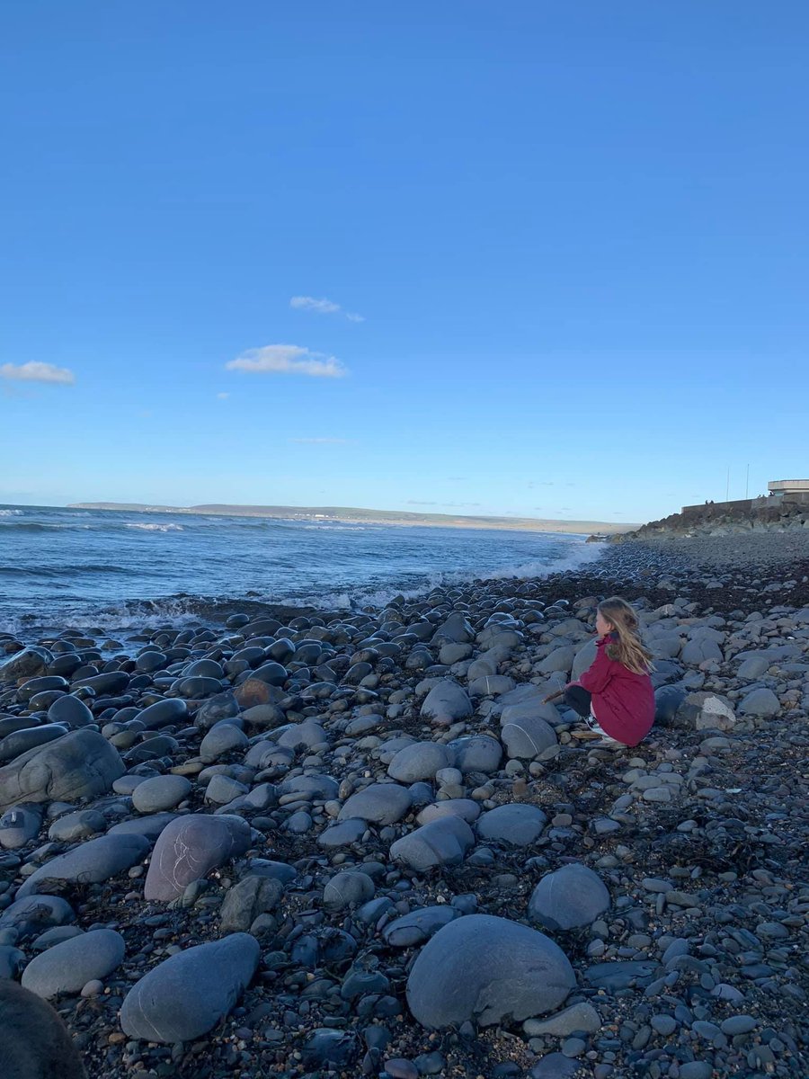 westwardhodevon's tweet photo. Watching the waves coming and refreshing the mind, One of my favorite hobbies! Westward Ho!😇😇

Credits to Karen Barnes

#StaySafe #westwardhobeach #northdevon @GreatDevonDays @lovenorthdevon @VisitDevon https://t.co/I43MfQ1fWY
