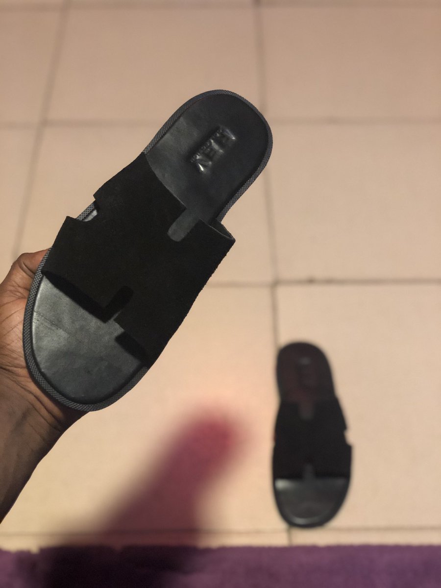 KollectionRev's tweet photo. REV kollection #palmslippers #SilhoutteChallenge #silhouettechallange #stingymenassociation #cheerfulmen https://t.co/CJASxdm4Kf