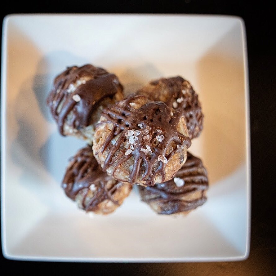 Stop in for a treat, whether it’s an oat protein bite or a caffeinated beverage of your choice. We’ll be here until six 😉