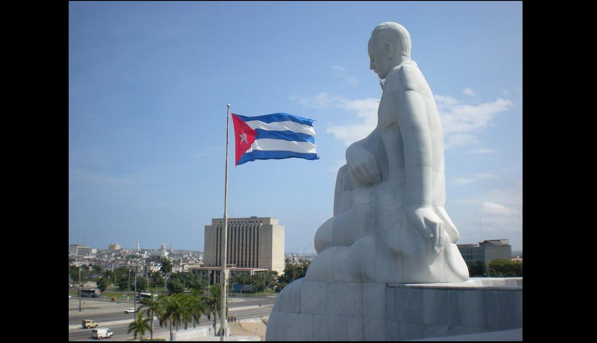 'Para la patria nos levantamos. Es un crimen levantarse sobre ella'. Dijo el apostol.
Y agregamos nosotros: El que se atreva apararse sobre la patria tendrá que enfrentar a sus hijos devotos. Si persiste, habrá combate. #Cuba #SomosContinuidad #MartiEnNosotros