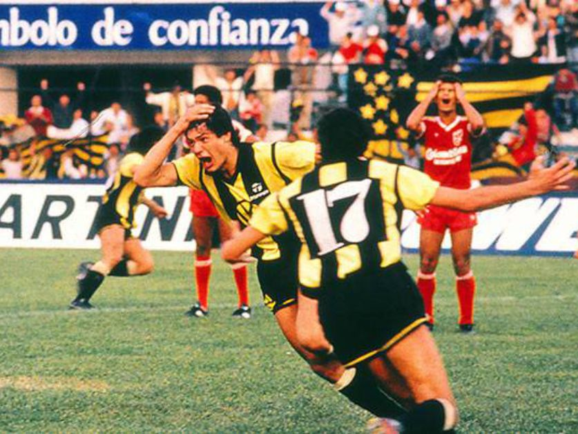 In 1989, Nacional became the first Colombian team to ever win the Libertadores. Before that, many Colombian teams have made the final but failed. America de Cali lost 4 finals (famously lost 3 finals in a row from 1985-87). Deportivo Cali lost in 1978 and later on in 1999.