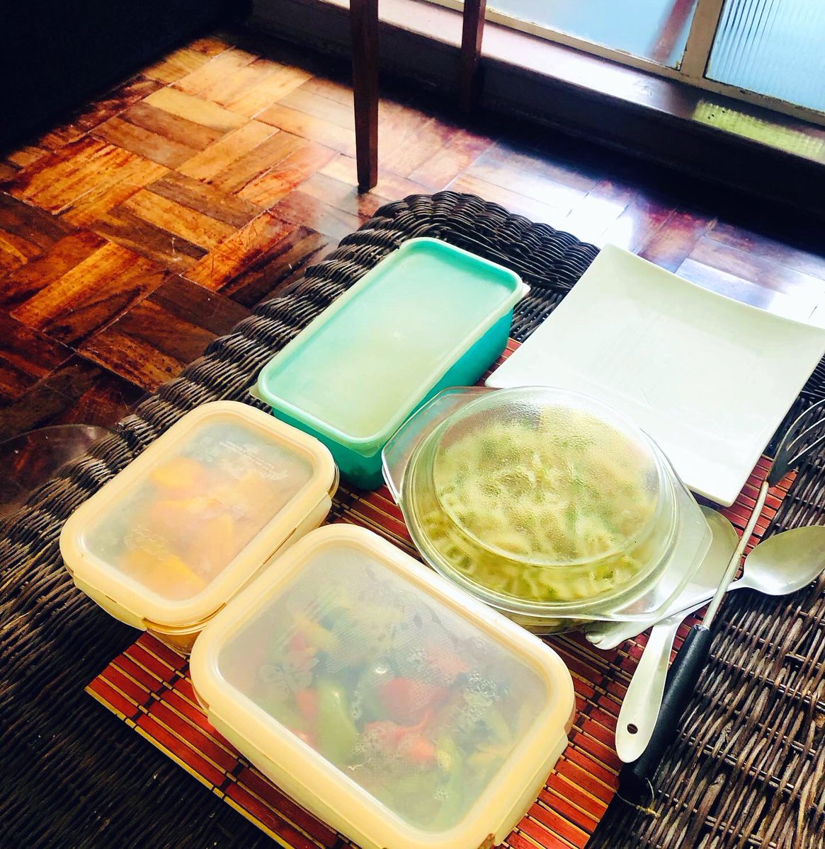 MoeChanda's tweet photo. @TeamFuloZim I had something traditional in mind but the ingredients let me down so had to settle for this quick fix .. I need some steaks sugar beans and muboora really ๐
๐
.. #MoeCooks #TeamFulo #StaySafe https://t.co/YmbKOp5OCx