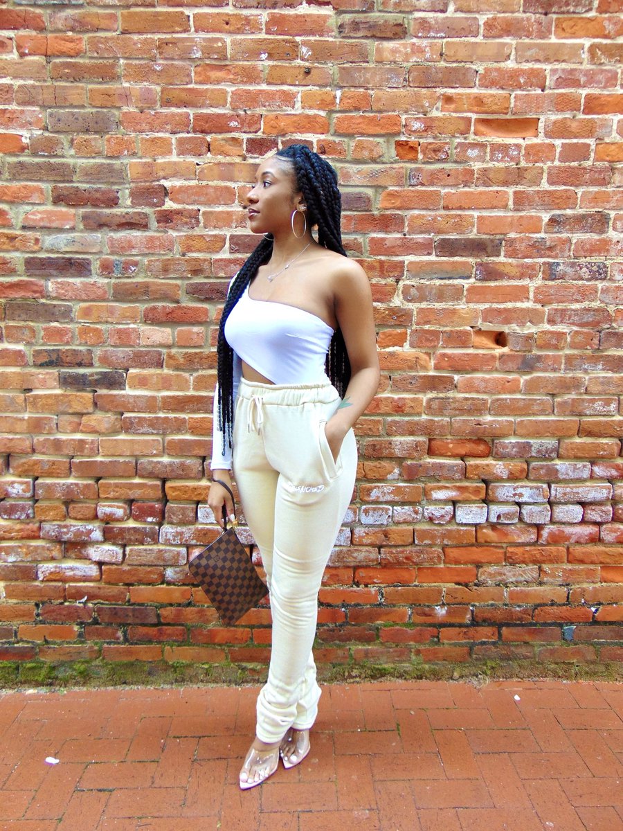 quenchedclo's tweet photo. Shop Quenched Clothing Line!
“Women’s Stacked Sweats” now available.
Sizes XS-L
LIMITED SUPPLY
🚨Link in Bio🚨
#explore #explorepage #fashion #urban #clothingbrand #clothingline #blackownedbusiness #photography #creator #NotYourOrdinaryBrand #NothingButHeat🔥 https://t.co/tepLcQmUVP