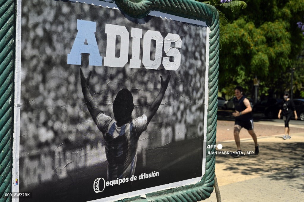 ArmandoInfo's tweet photo. A dos meses de la muerte de Maradona empieza a correrse el velo en torno a la herencia que pudo dejar tras una vida de excesos multimillonarios. Parte de ese patrimonio se compone de los ingresos que obtuvo de negocios con el chavismo 
https://t.co/o0ptV9Pskg https://t.co/bKgnTdG7Gn